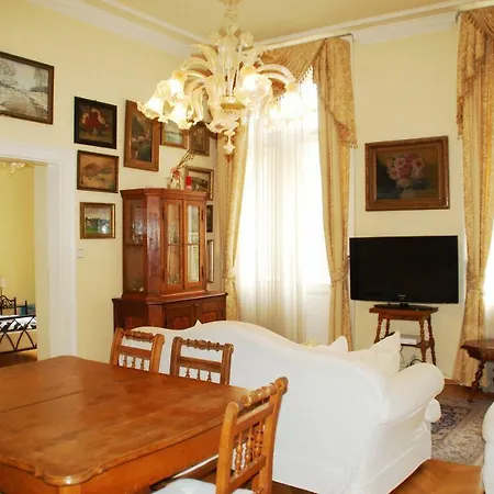 Melantrichova Apartment *